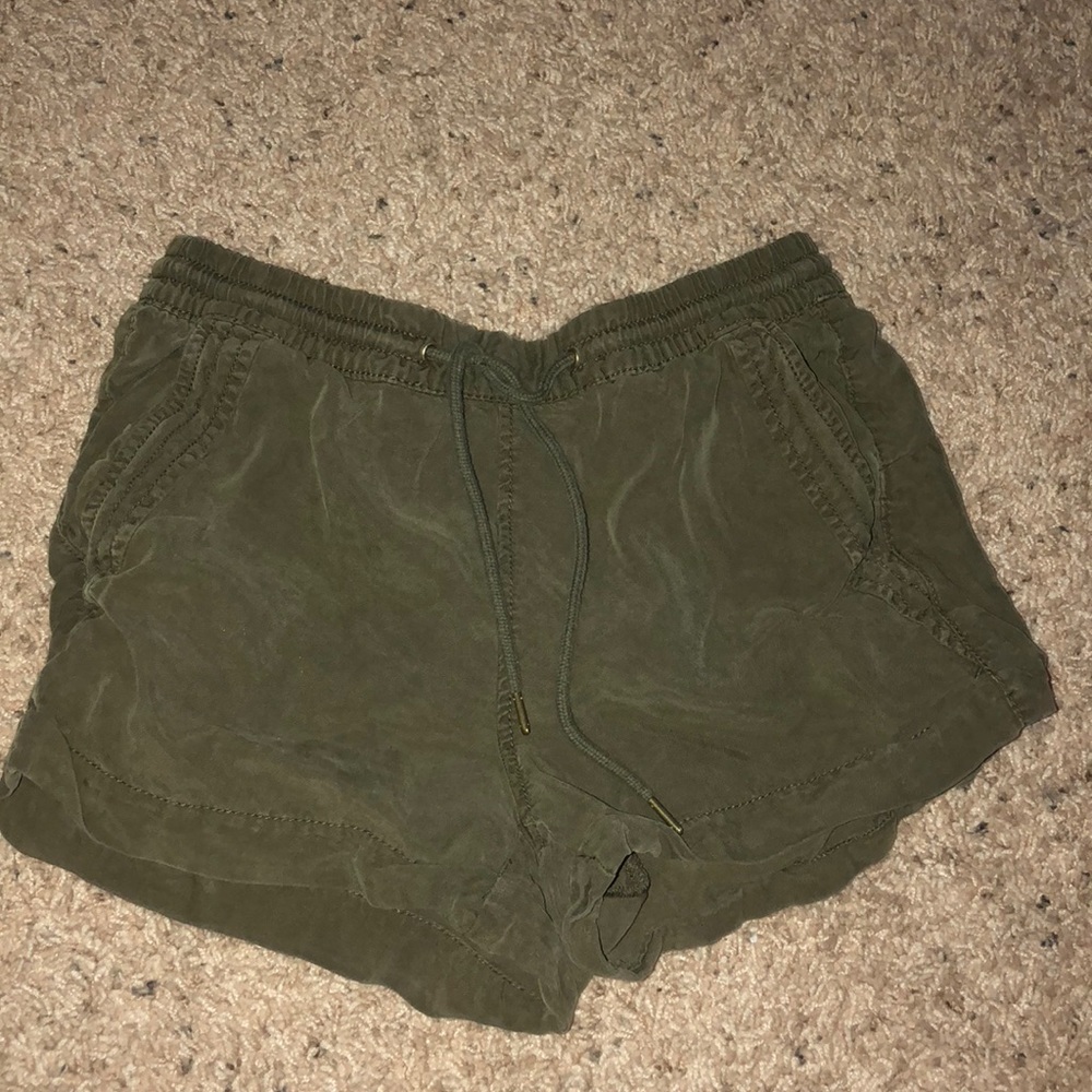 Drawstring olive H&M shorts